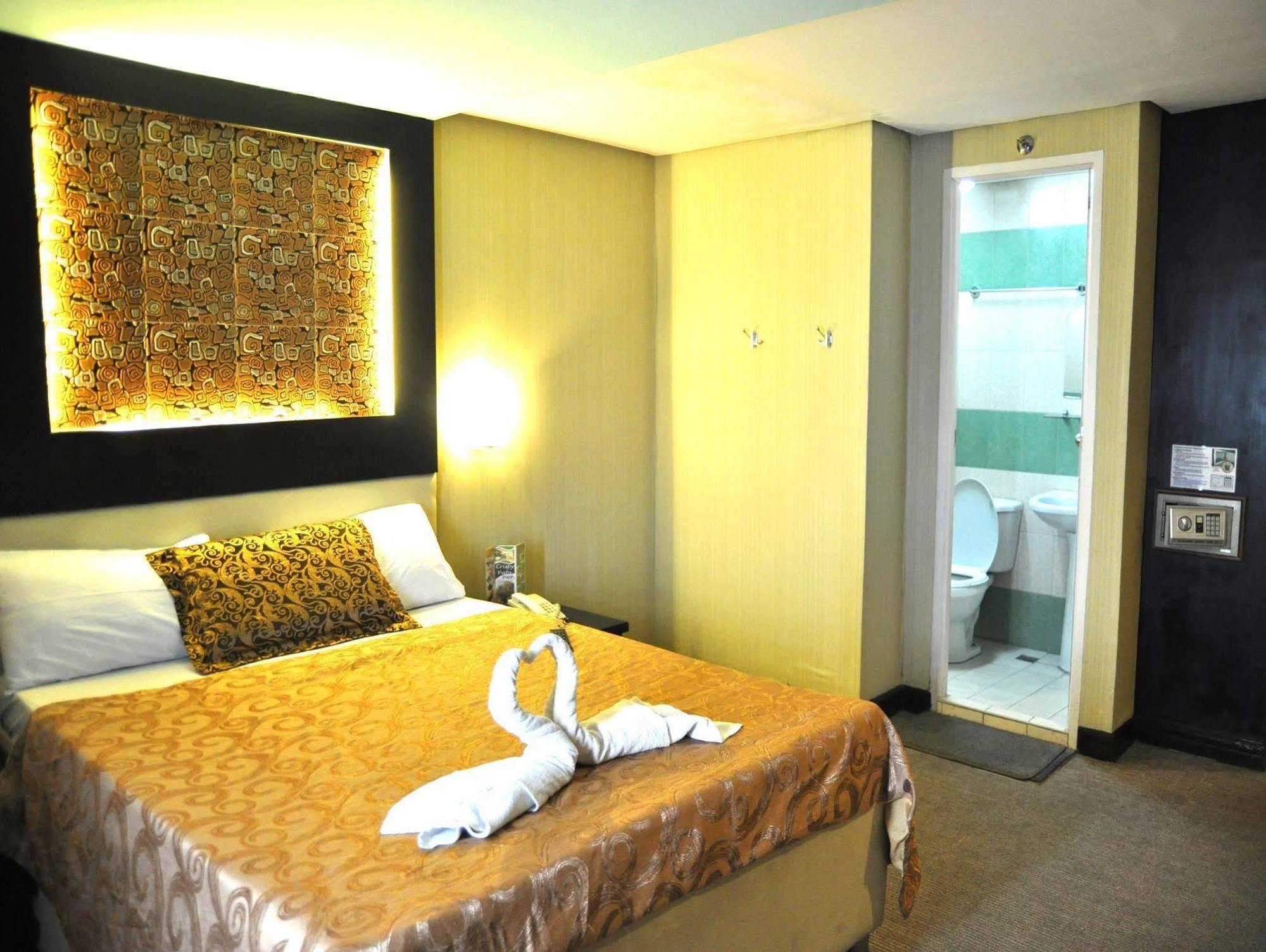 Eurotel North Edsa Quezon City Exteriör bild